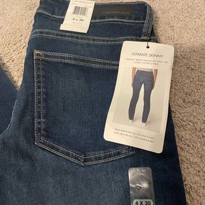 NWT 4x30 Ultimate Skinny Jeans Regular Wash